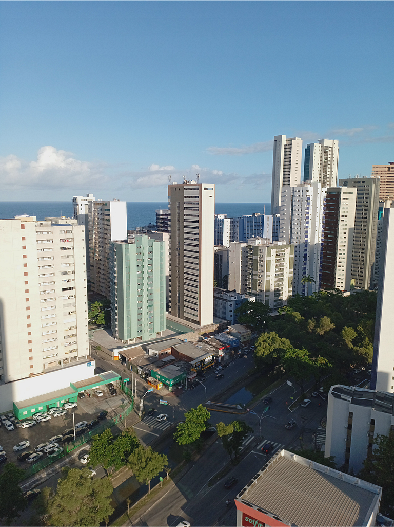 Ramada by Wyndham | Piscina Rooftop e Vista Mar