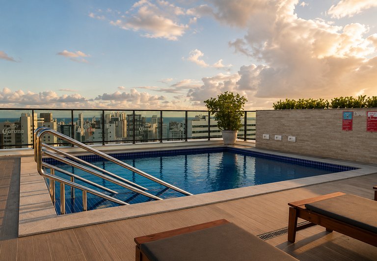 Ramada by Wyndham | Piscina Rooftop e Vista Mar